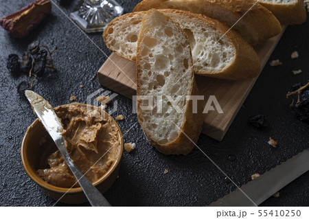 ピーナッツバターとフランスパン 55410250