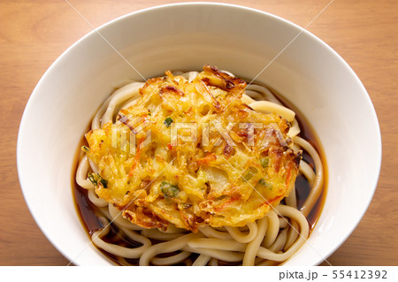 野菜かき揚げ天ぷらトッピングぶっかけうどん(冷やし)。 55412392