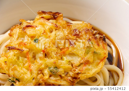 野菜かき揚げ天ぷらトッピングぶっかけうどん(冷やし)。 55412412