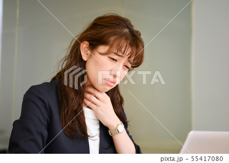 喉の痛み 55417080