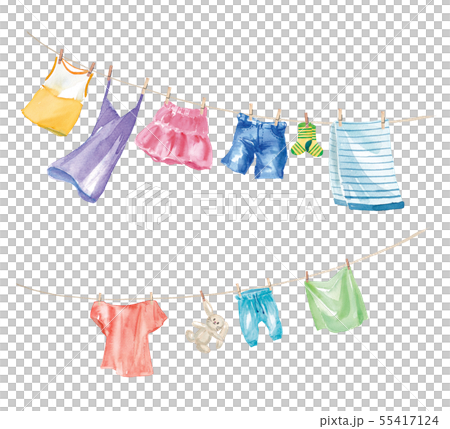 各種各樣的衣物掛在繩子上 55417124