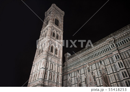 イタリア フィレンツェ 夜明け前 闇に浮かび上がるジョッドの鐘楼 イタリア フィレンツェ 夜明け前 闇に浮かび上がるジョッドの鐘楼 55418253