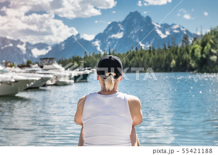 Woman travel and enjoy the nature view of mountain 55421188