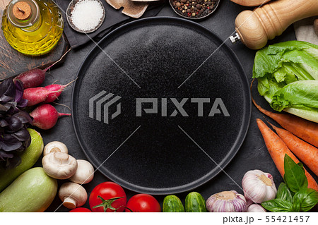 Assorted raw organic vegetables 55421457