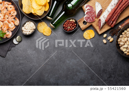 Draft beer and snacks 55421560