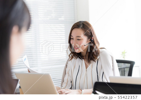 ビジネスウーマン、ミーティング、ハンズフリー 55422357