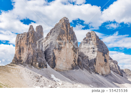 イタリア　世界遺産　ドロミーティ　トレ・チーメ・ディ・ラヴァレード 55425536