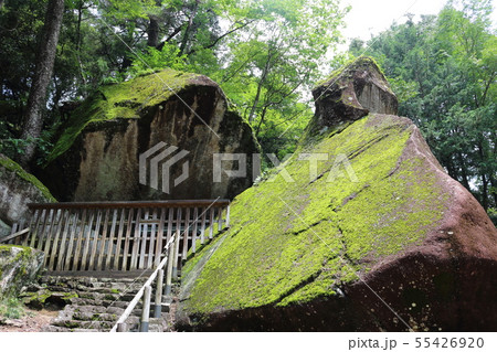 金山巨石群の岩屋岩陰遺跡 55426920