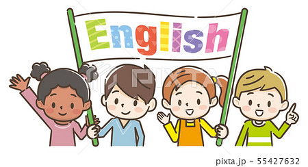 英語の旗を持つ子供たち 55427632