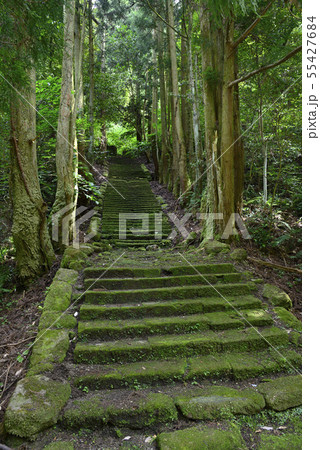 史跡 吉岡出雲墓へ続く石段　銀山地区（島根県大田市） 55427684