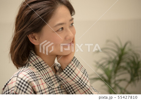a thirty-something woman a thirty-something woman 55427810
