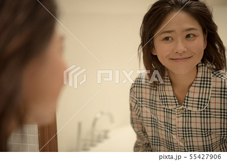 a thirty-something woman 55427906