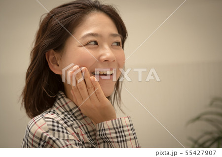 a thirty-something woman a thirty-something woman 55427907