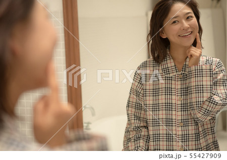 a thirty-something woman a thirty-something woman 55427909