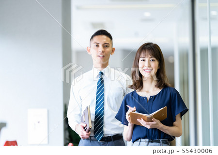 ビジネスイメージ　男性社員　女性社員　 55430006