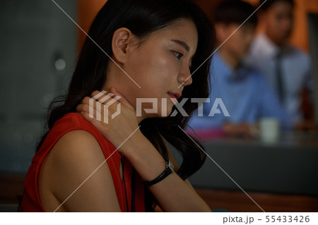 ビジネス　残業イメージ 55433426