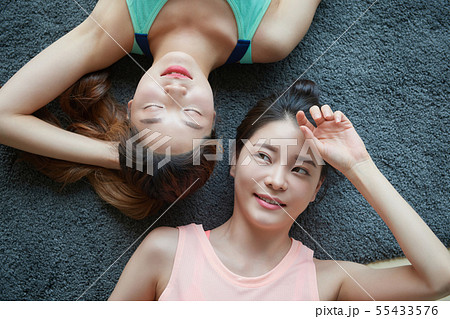 女性　スポーツウェア　俯瞰 55433576