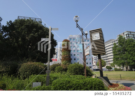 阪神尼崎駅 駅前風景: 北口南口双方にある高潮標 阪神尼崎駅 駅前風景: 北口南口双方にある高潮標 55435272