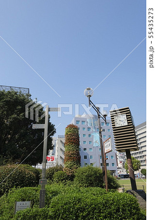 阪神尼崎駅 駅前風景: 北口南口双方にある高潮標 阪神尼崎駅 駅前風景: 北口南口双方にある高潮標 55435273