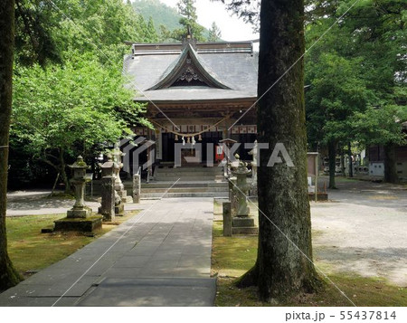 甲佐神社の本殿　（熊本県甲佐町） 55437814