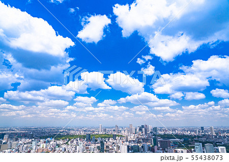 東京都 青い空と白い雲 東京都市風景の写真素材