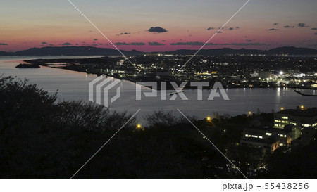 鳥取県米子城跡から見た米子市街地と中海の夜景 鳥取県米子城跡から見た米子市街地と中海の夜景 55438256