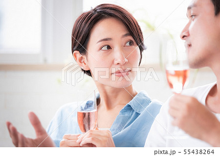 夫婦 カップル 家飲み シャンパン 夫婦 カップル 家飲み シャンパン 55438264