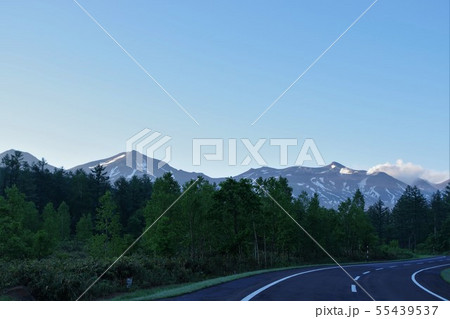 北海道・美瑛町からの十勝連峰 北海道・美瑛町からの十勝連峰 55439537