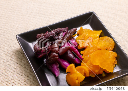 漬物盛り合わせ。しば漬けとつぼ漬け。 55440068