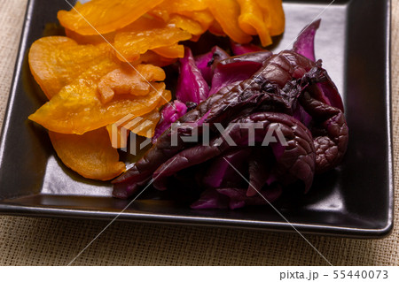 漬物盛り合わせ。しば漬けとつぼ漬け。 55440073