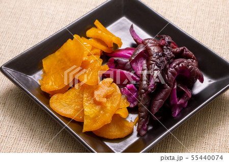 漬物盛り合わせ。しば漬けとつぼ漬け。 漬物盛り合わせ。しば漬けとつぼ漬け。 55440074