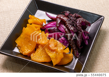 漬物盛り合わせ。しば漬けとつぼ漬け。 55440075