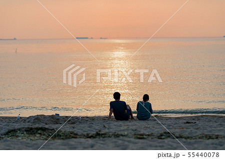 カップル 海 夕日 カップル 海 夕日 55440078