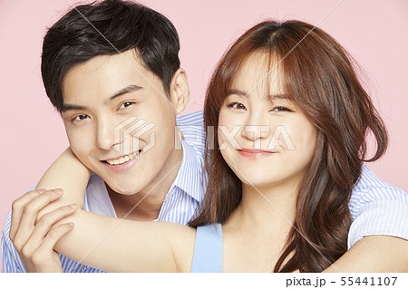 男女　カップル 55441107