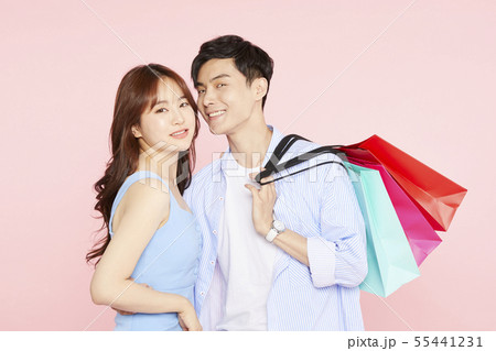 男女　カップル　ショッピング 55441231