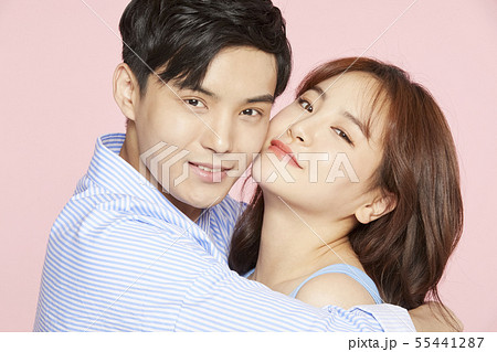 男女　カップル 55441287