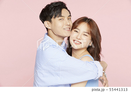 男女　カップル 55441313