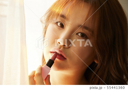 女性　ビューティー　夕日 55441360