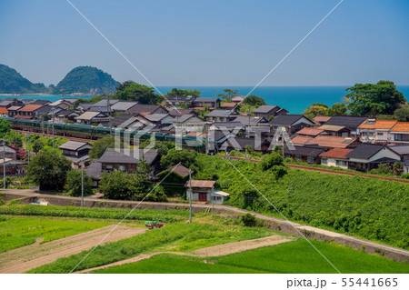 東浜駅を出発したトワイライトエクスプレス　瑞風 55441665