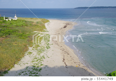 保養地の砂浜に打ち寄せる波 55441749