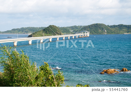 離島と本土を結ぶ角島大橋 55441760