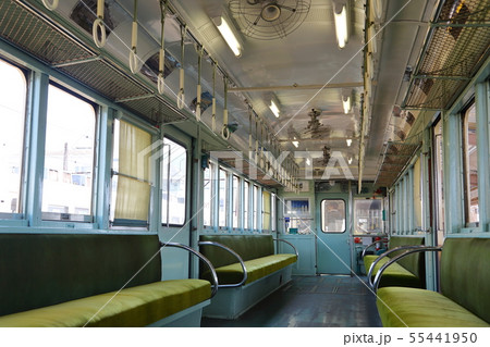 高松琴平電鉄　旧形電車の車内（1000形120号） 55441950