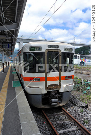 飯田線岡谷駅に停車する313系3000番台 55445129