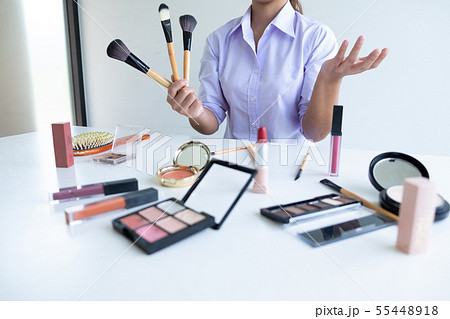 woman showing beauty cosmetic product  55448918