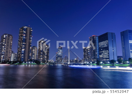 都市夜景 隅田川と佃島のタワーマンション群 都市夜景 隅田川と佃島のタワーマンション群 55452047