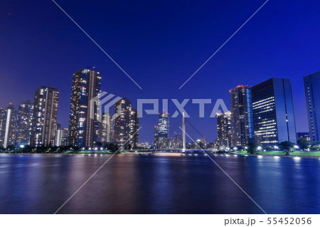 都市夜景 隅田川と佃島のタワーマンション群 都市夜景 隅田川と佃島のタワーマンション群 55452056