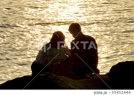 海辺・夕方・シルエット 55452444