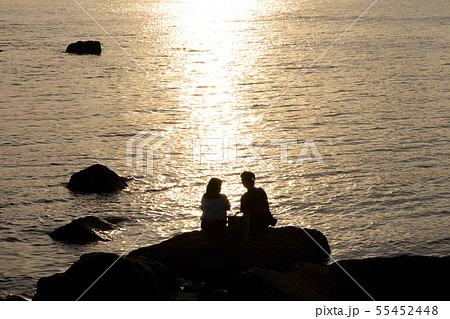 海辺・夕方・シルエット 55452448
