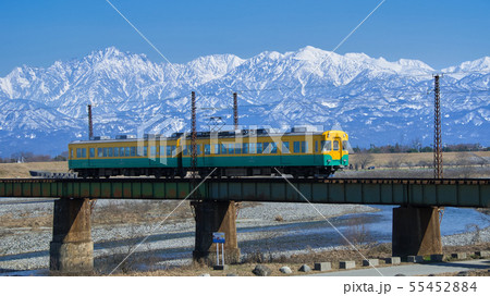 春の剱岳を臨む地方鉄道線 春の剱岳を臨む地方鉄道線 55452884