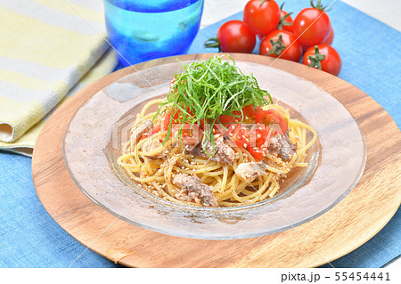冷製パスタ、冷たいスパゲッティ、冷製和風パスタ、サバ(鯖)水煮缶とミニトマトと大葉の夏の冷製パスタ 冷製パスタ、冷たいスパゲッティ、冷製和風パスタ、サバ(鯖)水煮缶とミニトマトと大葉の夏の冷製パスタ 55454441